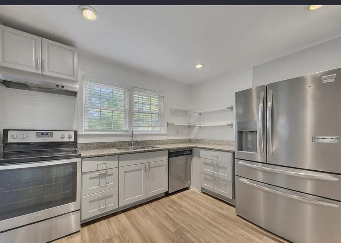 Stainless steel appliances - 845 Oak St NW