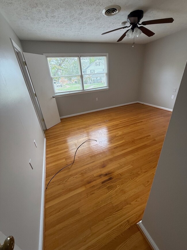 Building Photo - 413 Briarmont Dr