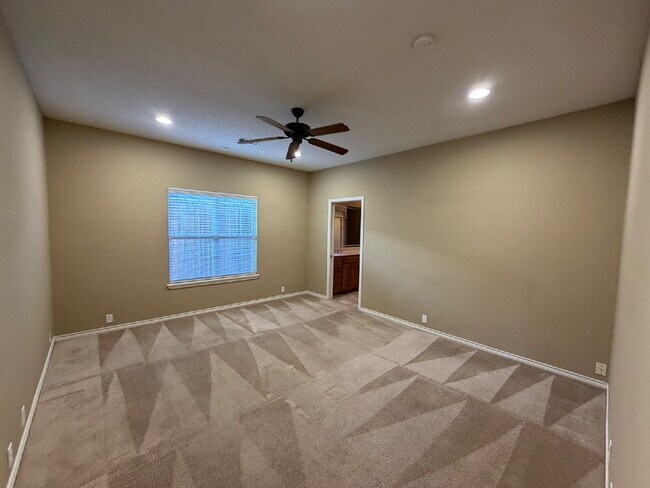 Building Photo - Beautiful 3-Bed, 2-Bath Gem in Lubbock- Spacious 1500 Sq Ft Living!