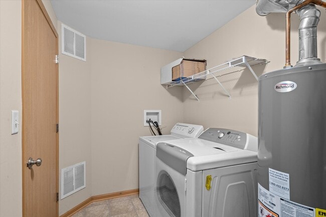 Building Photo - 484 Majestic Ln