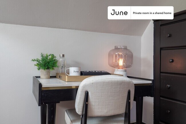Building Photo - Room in Shared 5 bed/2 bath home in Allston