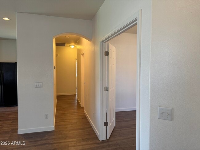 Building Photo - 2633 E Riviera Dr
