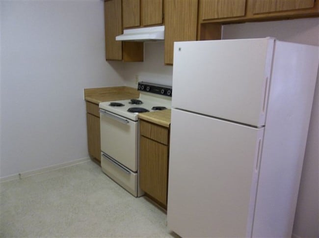 Building Photo - 2 br, 1 bath  - West Apartments
