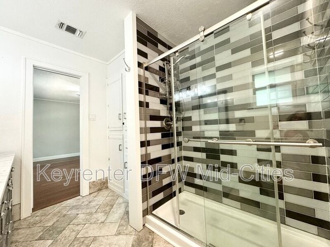 Building Photo - 1608 Durham Dr