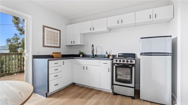 Building Photo - Fabulous Home off of Grand Avenue area ava...