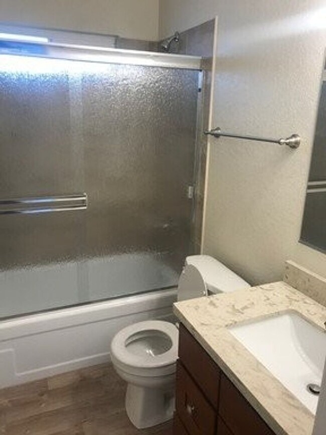 Building Photo - 497 Sebastopol Ave