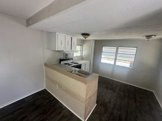 Building Photo - 130 S Suncoast Blvd