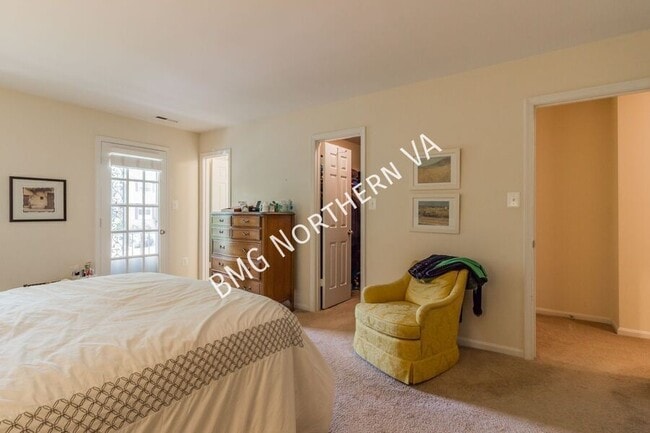 Building Photo - 3019 Seven Oaks Pl