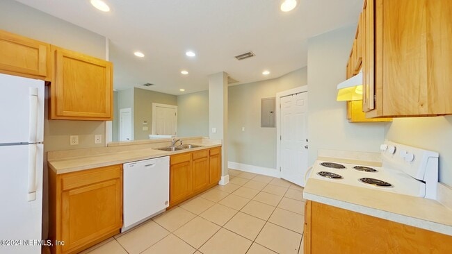 Building Photo - 2920 Dellwood Ave