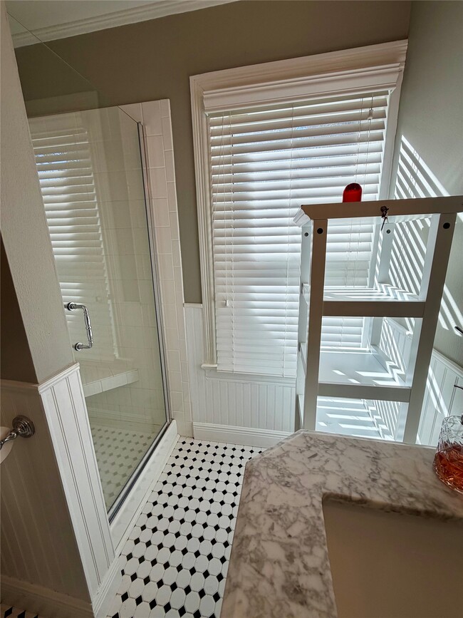 Building Photo - 1621 Cherryhurst St