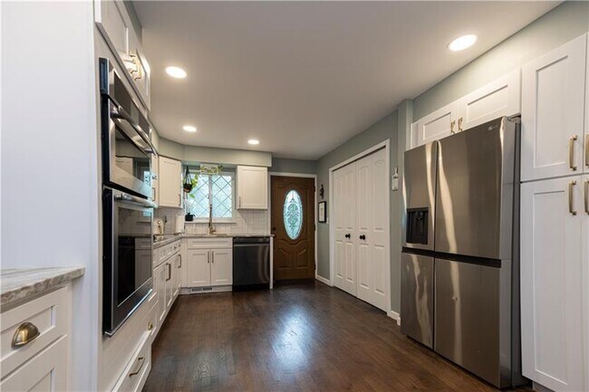 Building Photo - 109 Oak Ridge Dr