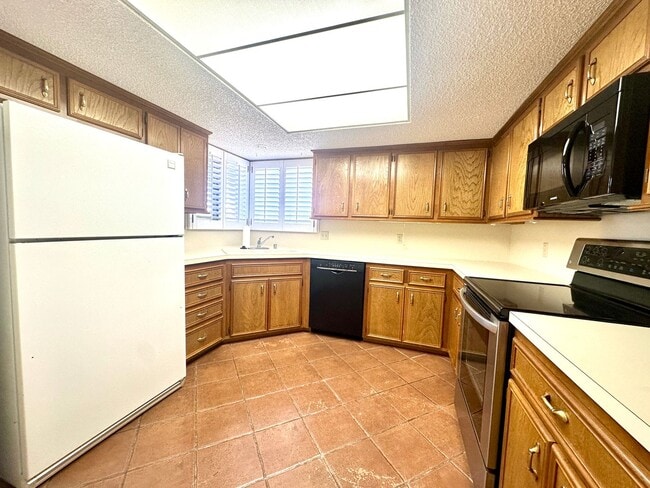 Building Photo - 2Bed/2Bath Home Available Now! Self Showing