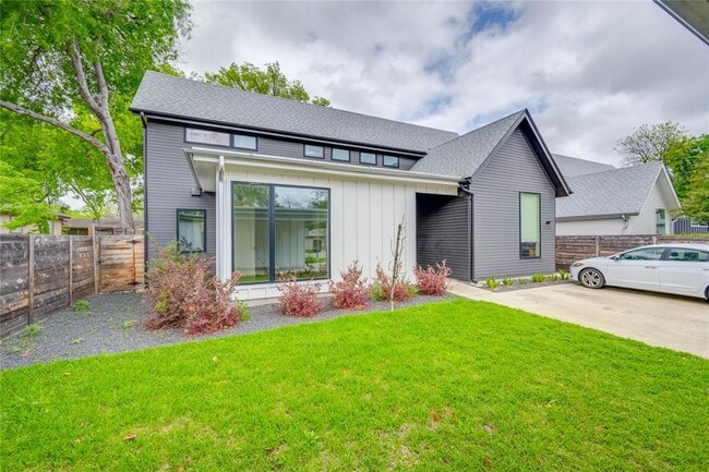 Building Photo - 1206 Justin Ln