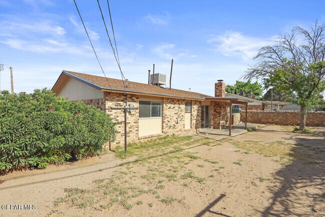 Building Photo - 2117 Anise Dr