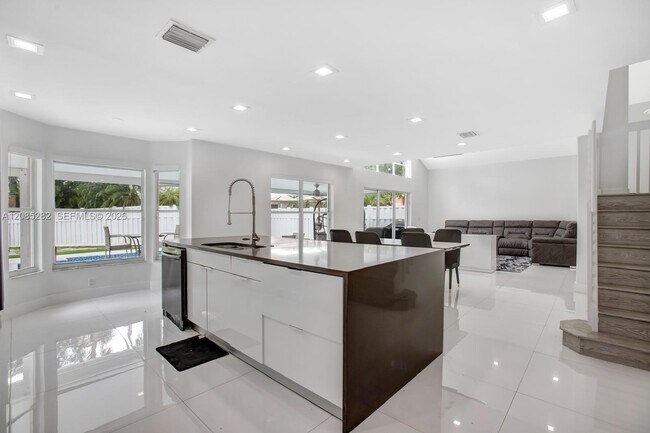 Building Photo - 3432 SW 49th St