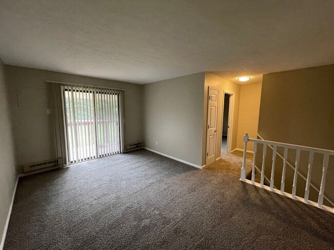 Building Photo - Three bedroom one bathroom townhouse for rent