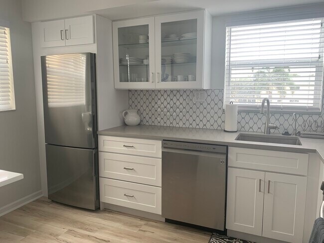 fully stocked kitchen - 21 Colonial Club Dr