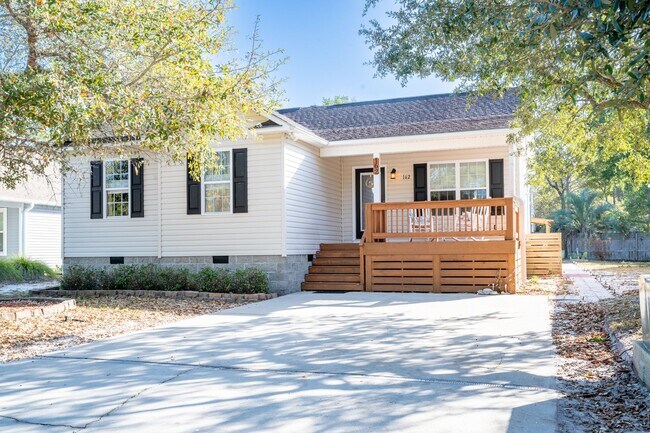 Building Photo - FURNISHED OFF-SEASON MONTHLY RENTAL