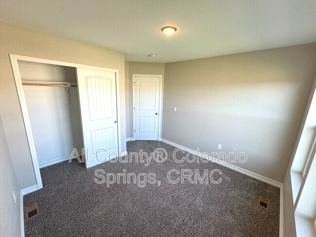 Building Photo - 764 Brambleberry Hts