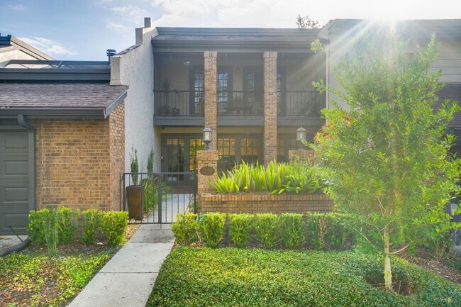 Building Photo - Exquisite 3 bedroom 2.5 bath two-story Executive Condo in Winter Park with 2-Car Garage