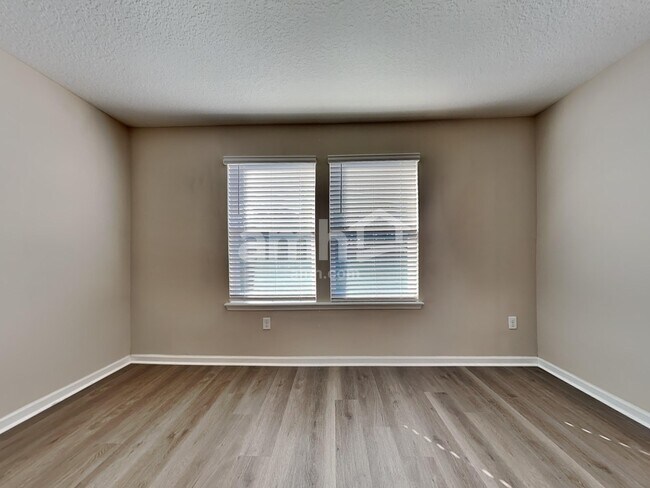 Building Photo - 64 Spruce Point