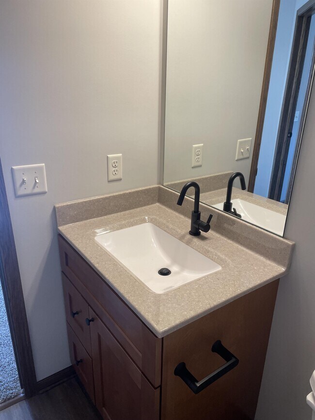 Building Photo - 9216 Peregrine Rd