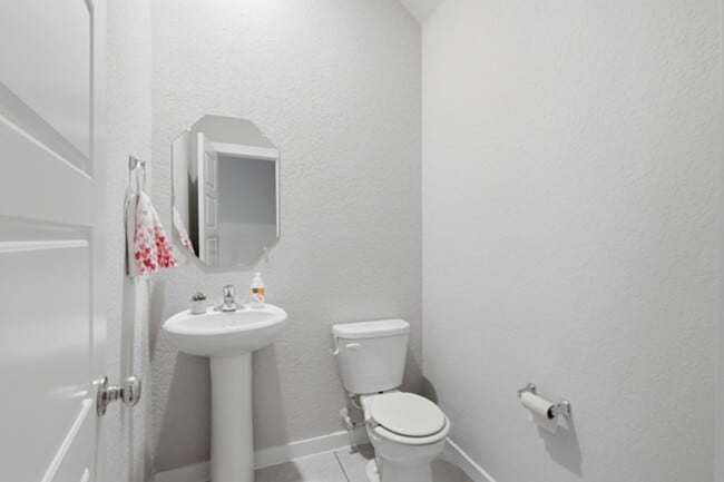 Building Photo - Move in June 2026! Beautiful 4 bd/3.5 bath near Randolph AFB!