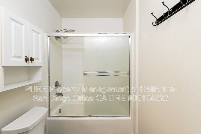 Building Photo - 615 Vine St