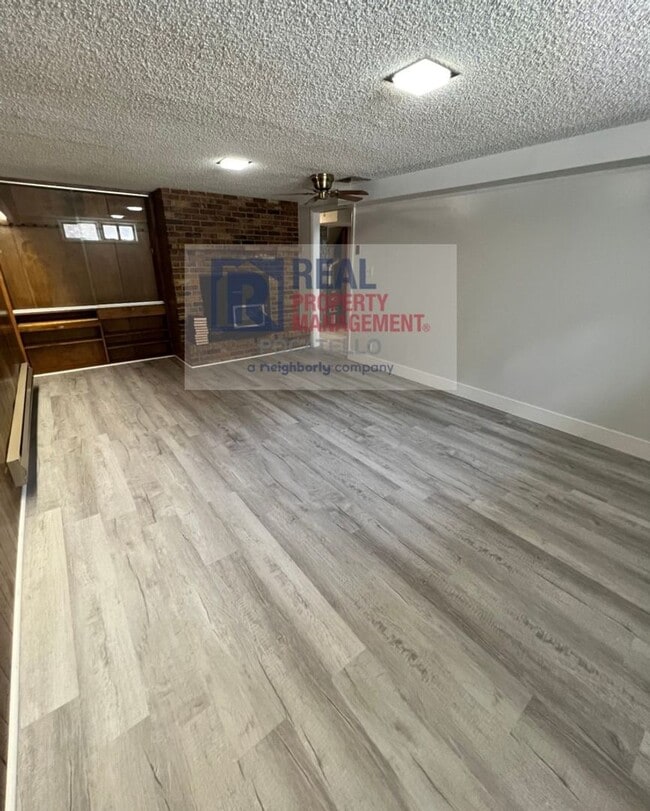 Building Photo - 4 Bedroom 2 Bath Home - Pet Friendly