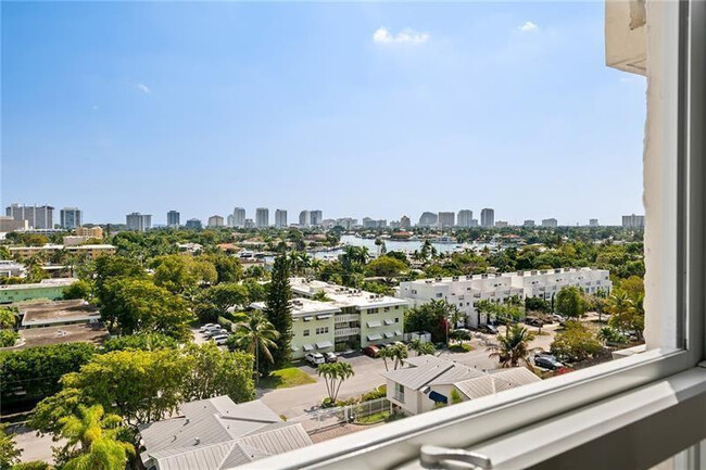 Building Photo - 900 NE 18th Ave