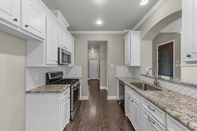 Building Photo - 2034 Que Manor Dr