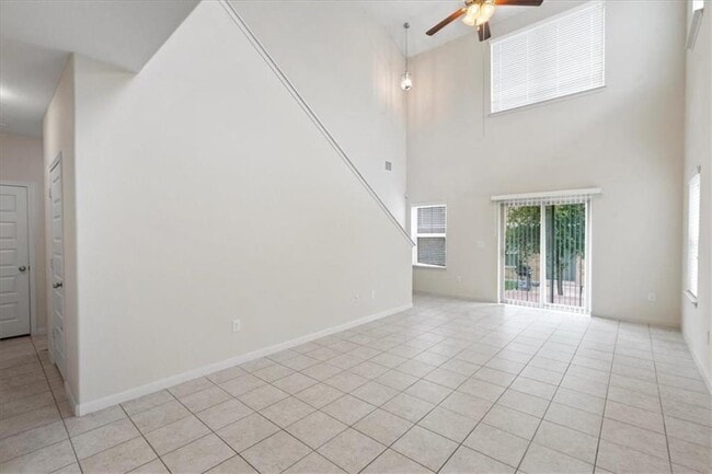 Building Photo - 1620 Bryant Dr