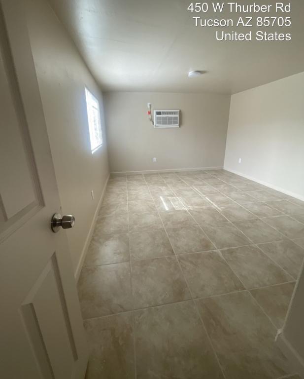 Building Photo - 450 W Thurber Rd