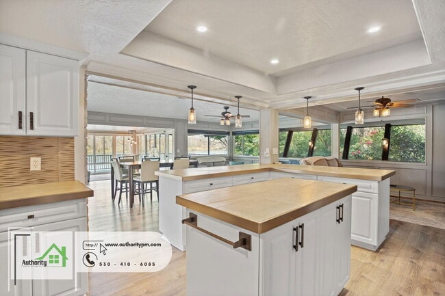 Building Photo - 3317 Riverside Dr