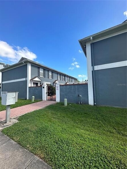 Building Photo - 218 S Tampania Ave