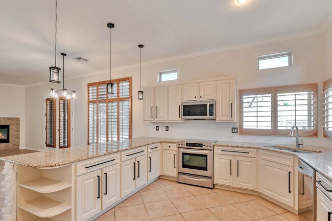 Building Photo - Stunning Mountain Views! Four Bed Home In East Scottsdale!