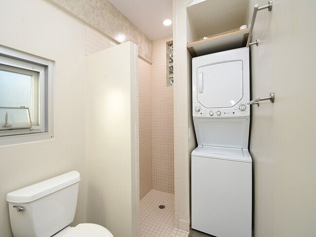Building Photo - Cool House | 50% Off First Months Rent