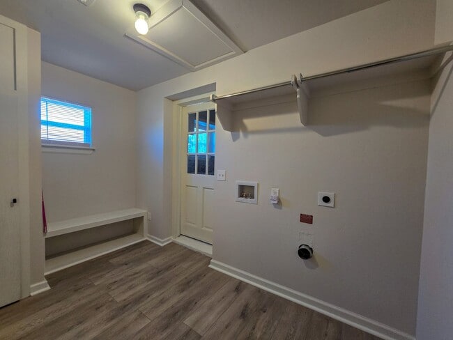 Building Photo - 1224 N Market Ave