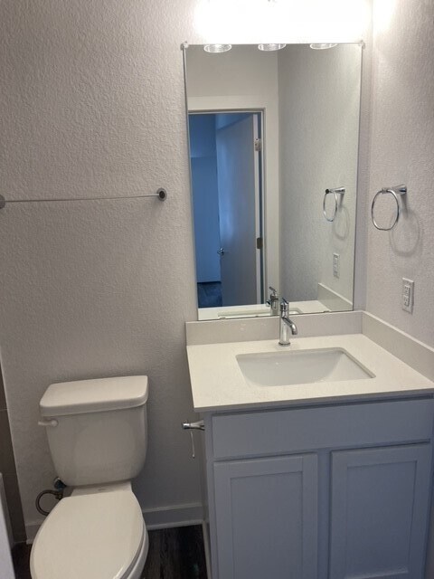 Building Photo - 680 Naumann Dr