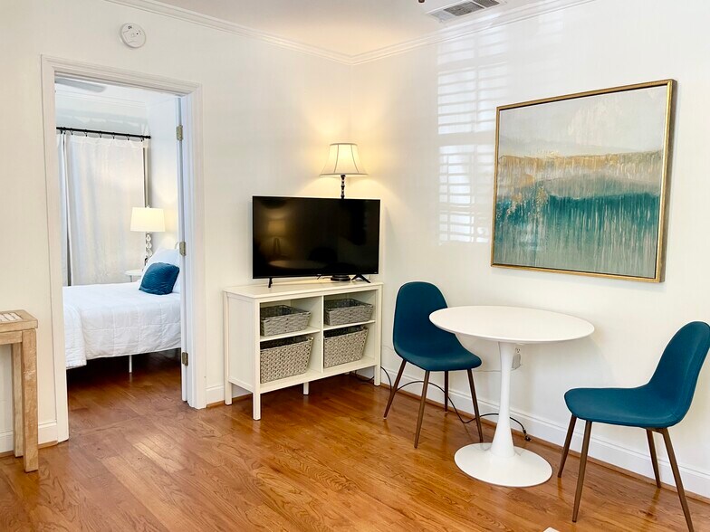 217 - 215 W Taylor St