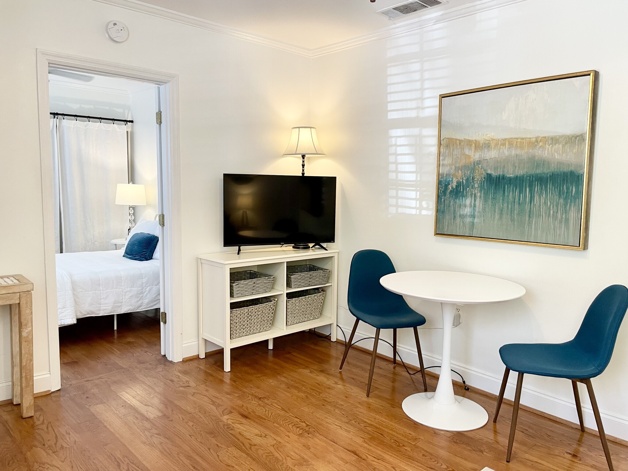 217 - 215 W Taylor St