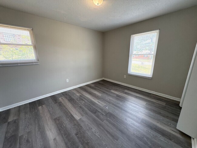 Building Photo - 2941 Rollingwood Dr