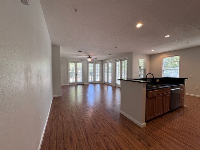 Building Photo - Bright and Inviting 3 bedroom, 2 Bath Condo in Desirable Baldwin Park
