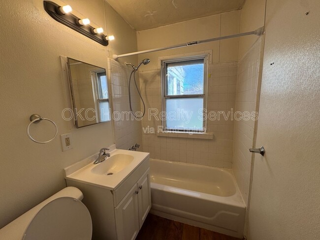 Building Photo - 2148 N Stonewall Ave