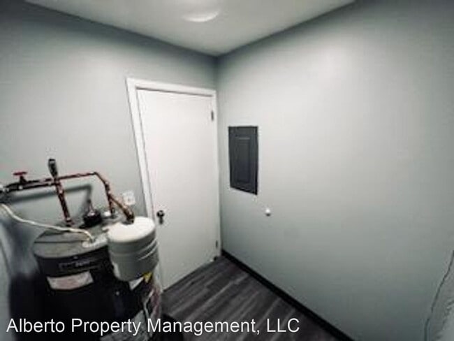 Building Photo - 2 br, 1.5 bath House - 2505 Lexington Ct.