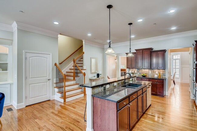 Building Photo - 1941 Ridgemont Ln