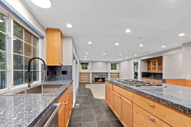 Building Photo - Stunning Private AIR CONDITIONED Dream Home in Coveted Bridal Trails