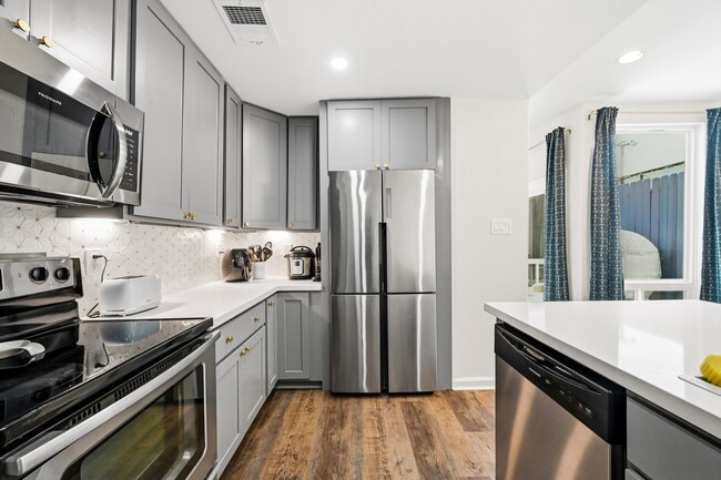 Building Photo - 1116 Bering Dr