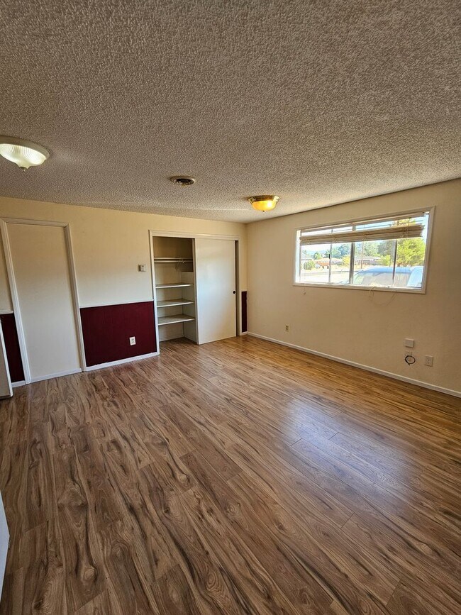 Building Photo - 2508002