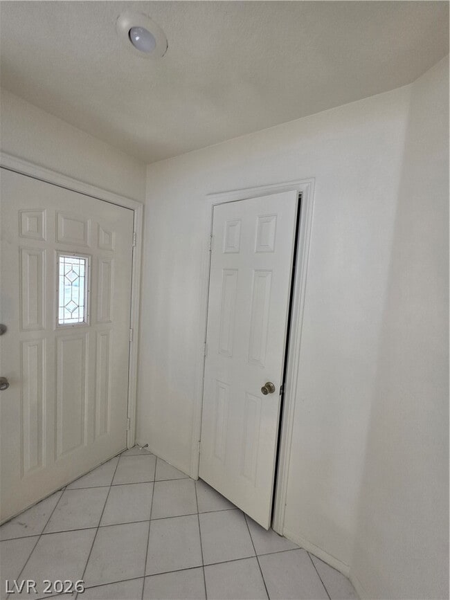 Building Photo - 8008 Dover Shores Ave